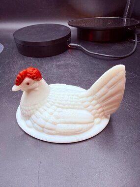 Milkglass Hen Without Her Nest